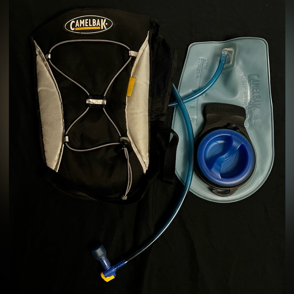 Camelbak Hydrobak Hydration Backpack W/ 1.5 Liter Bladder Hiking Cycling